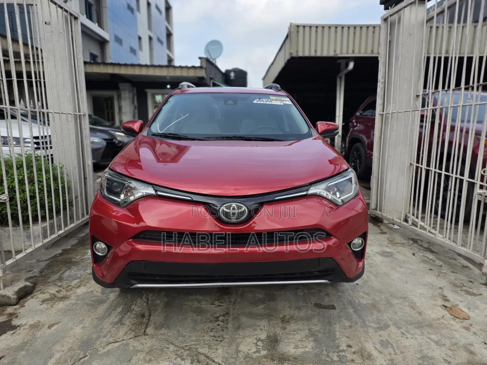 Toyota RAV4 XLE 4dr SUV AWD (2.5L 4cyl 6A) 2018 Red