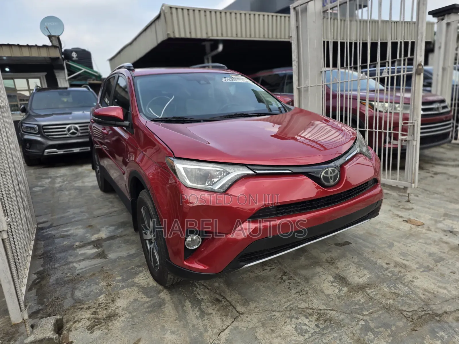 Toyota RAV4 XLE 4dr SUV AWD (2.5L 4cyl 6A) 2018 Red