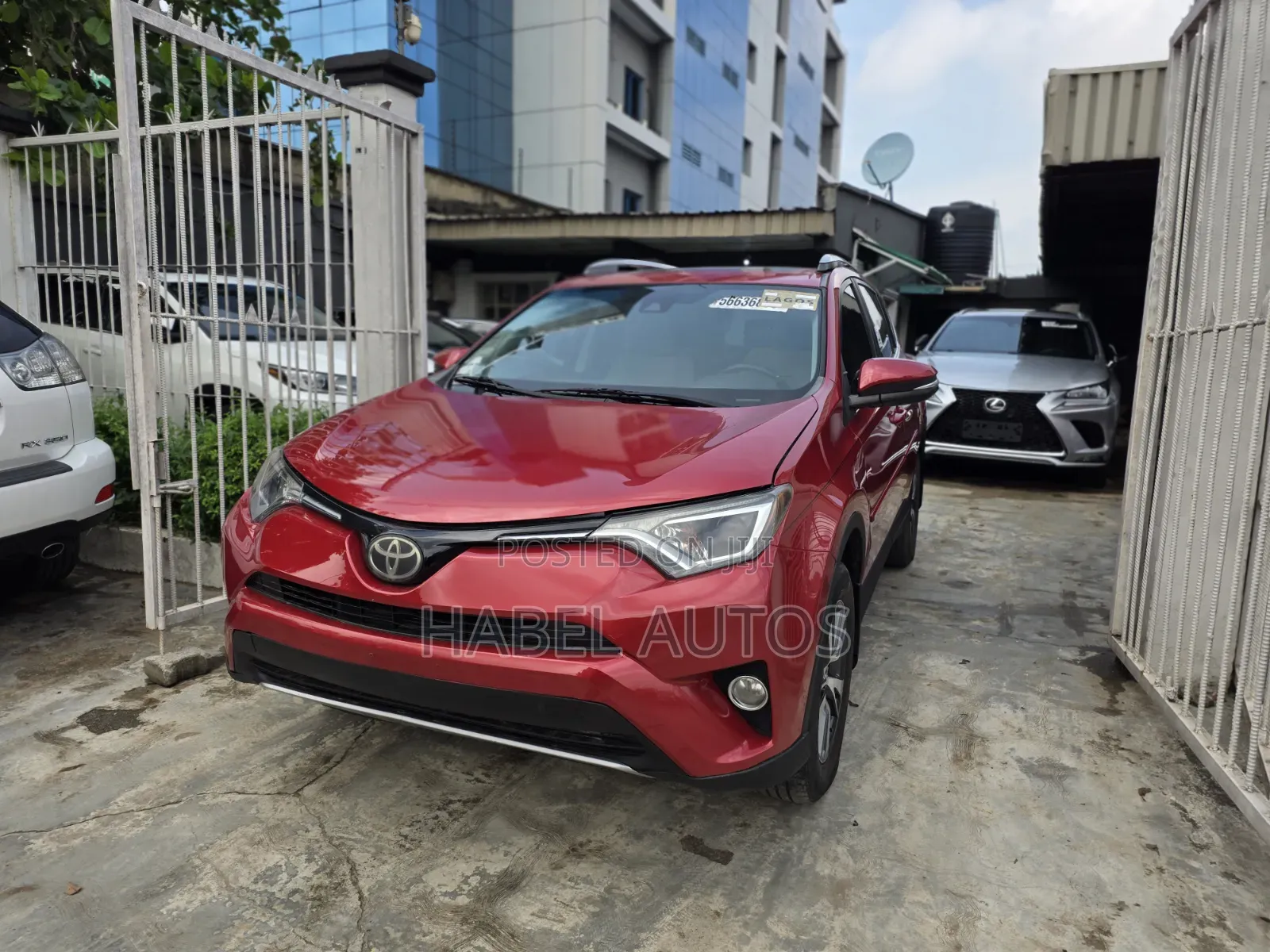 Toyota RAV4 XLE 4dr SUV AWD (2.5L 4cyl 6A) 2018 Red