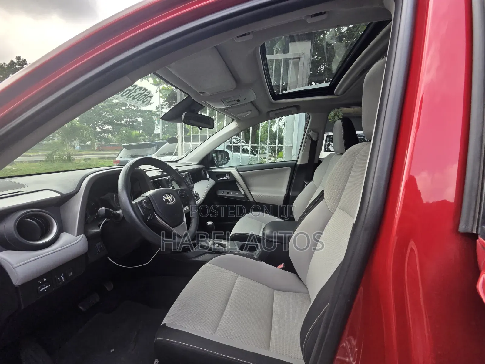 Toyota RAV4 XLE 4dr SUV AWD (2.5L 4cyl 6A) 2018 Red