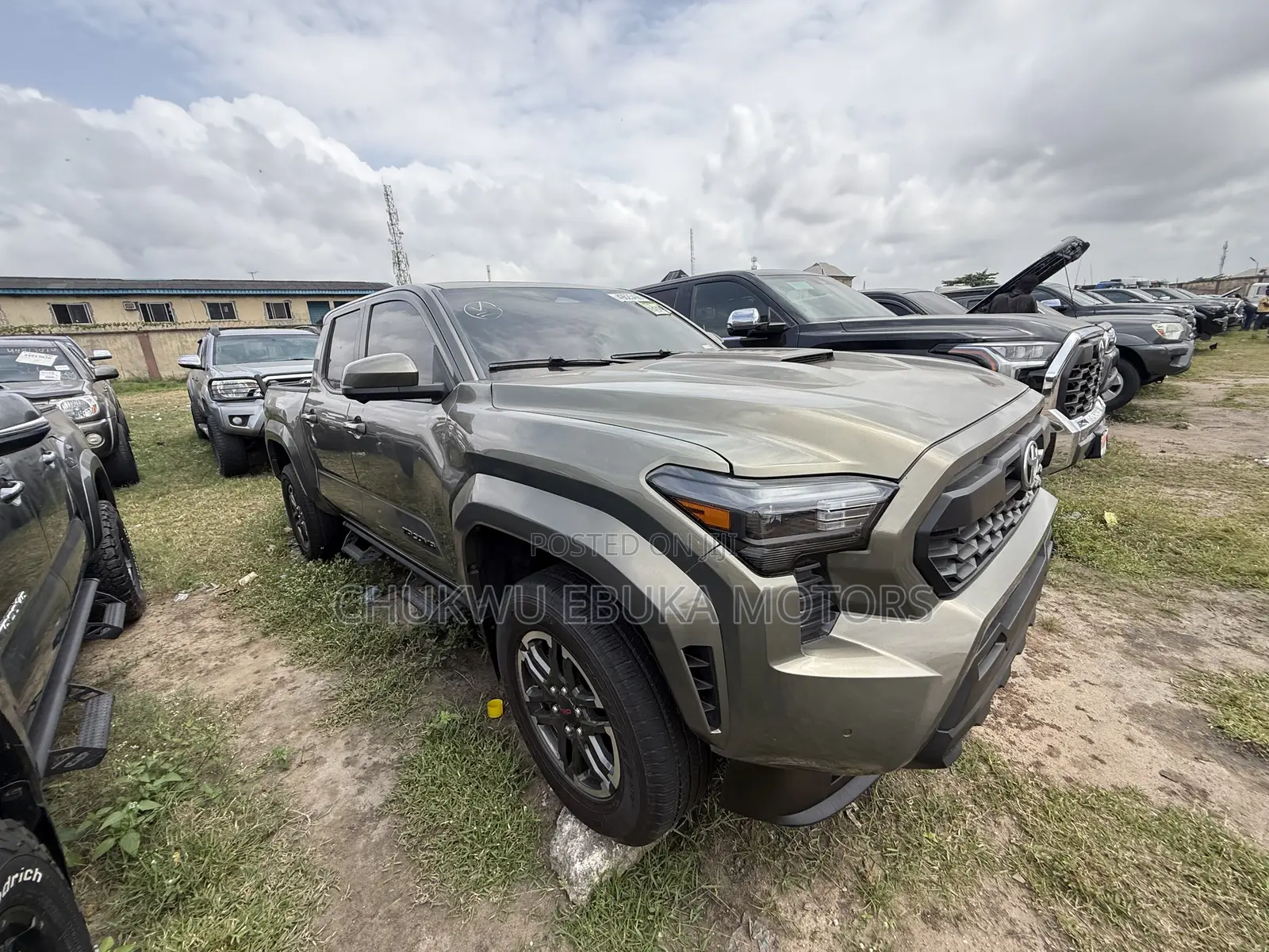 Toyota Tacoma Limited Double Cab 4WD 5.0 ft. SB 2025 Gold