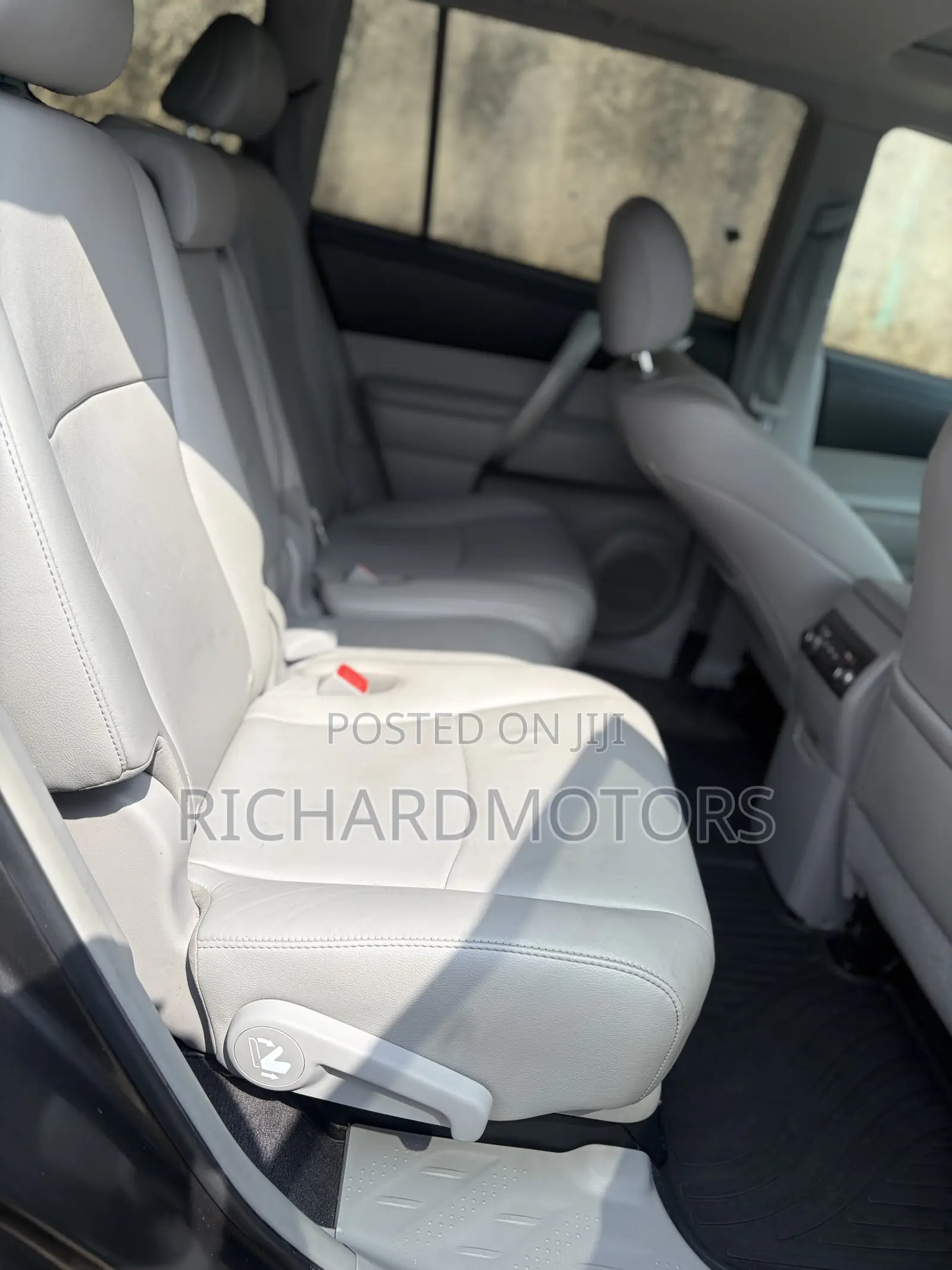 Toyota Highlander SE 3.5L 4WD 2013 Gray