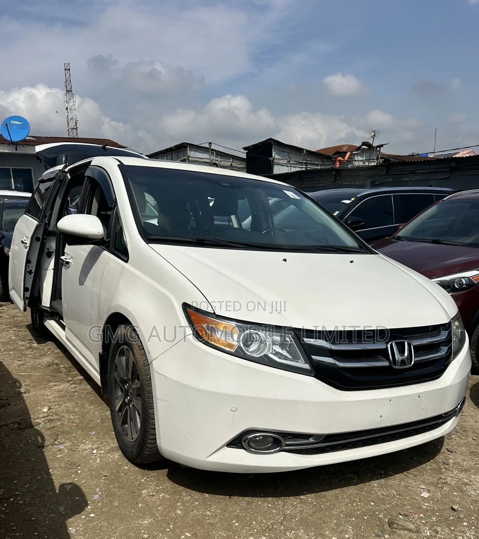 Honda Odyssey Touring 4dr Minivan (3.5L 6cyl 6A) 2014 White