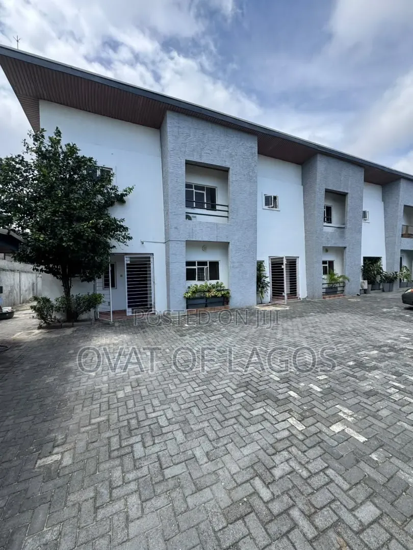 4bdrm Duplex in Lekki Phase 1 for rent