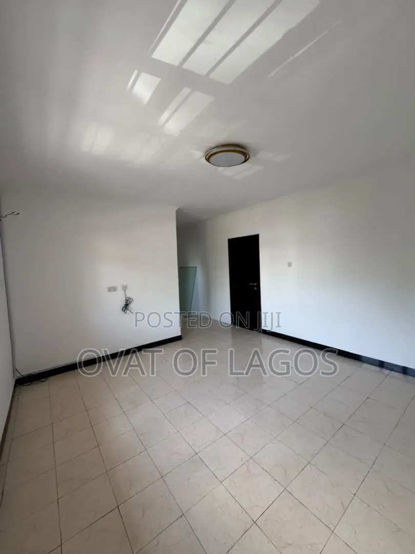 4bdrm Duplex in Lekki Phase 1 for rent
