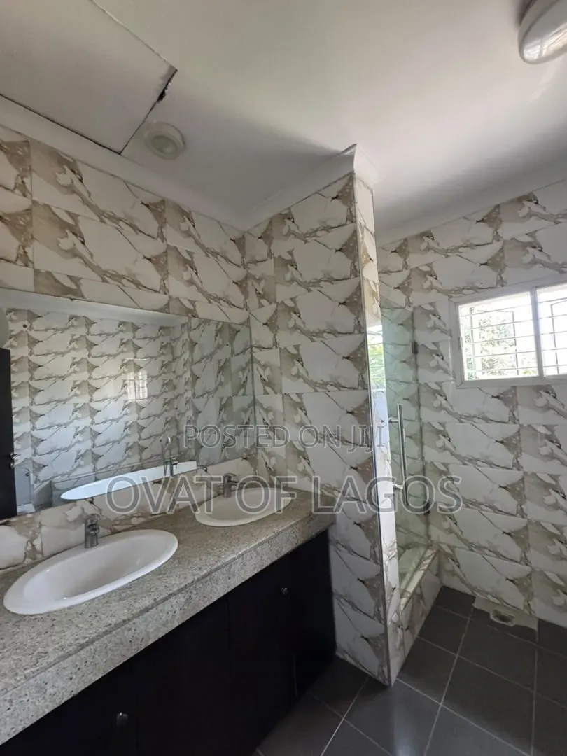 4bdrm Duplex in Lekki Phase 1 for rent