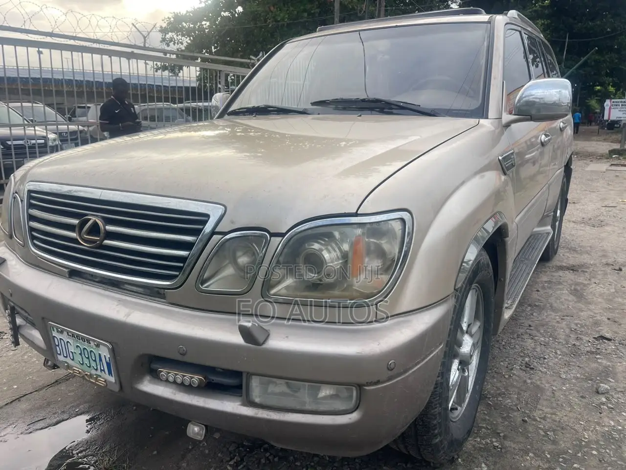 Lexus LX 470 AWD 2000 Gold