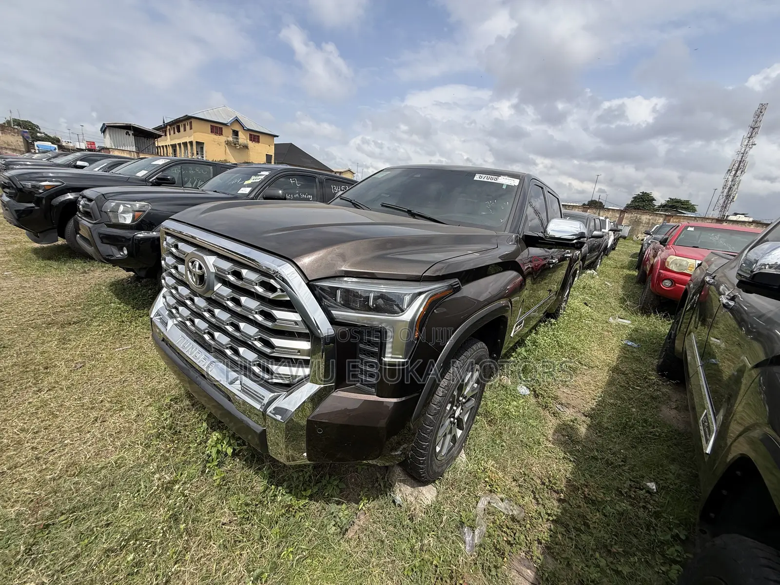 Toyota Tundra Platinum CrewMax 6.5' Bed 2023 Gold