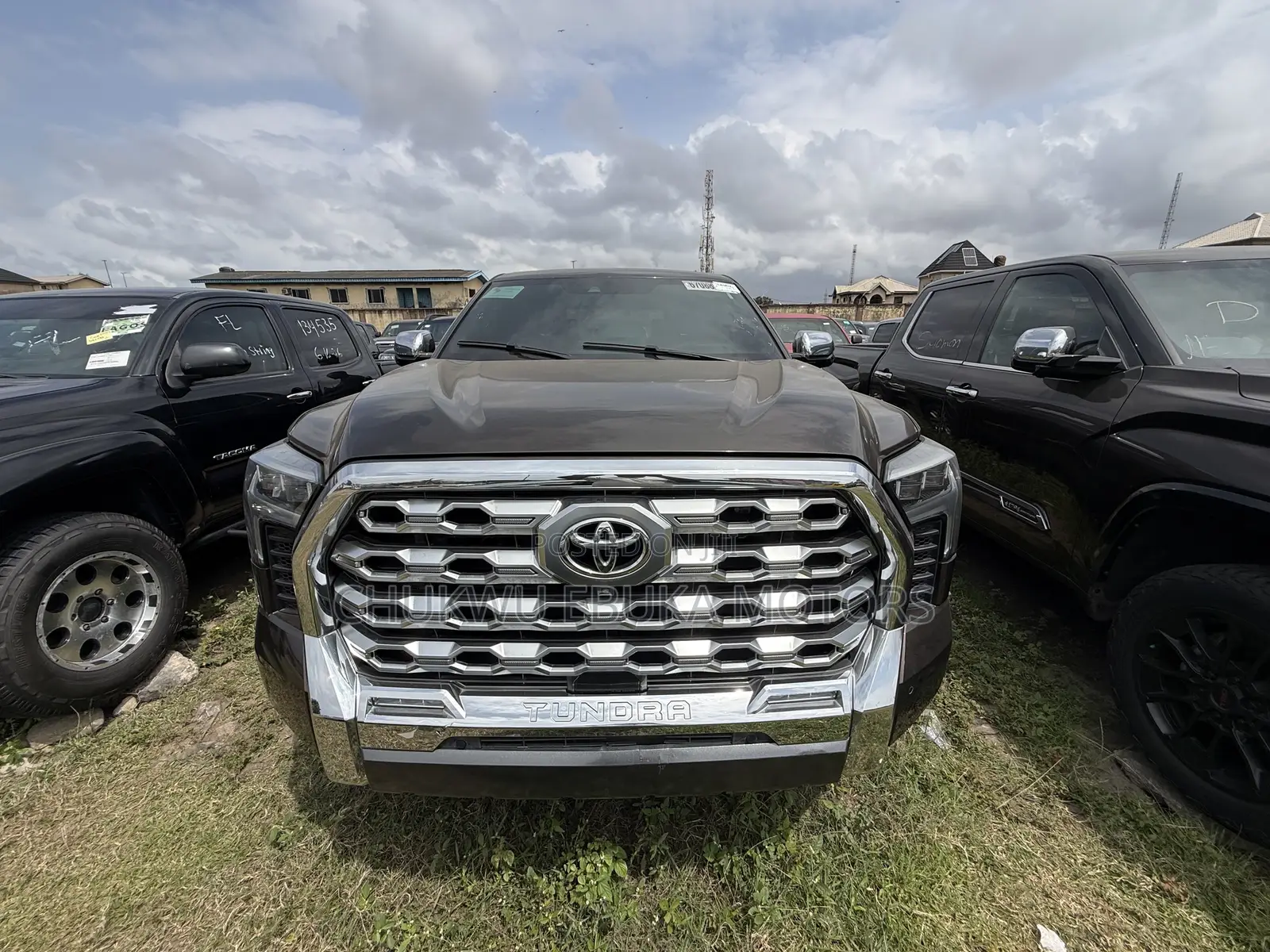 Toyota Tundra Platinum CrewMax 6.5' Bed 2023 Gold