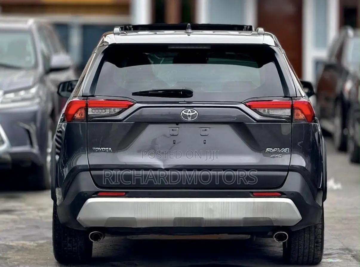 Toyota RAV4 XLE Premium FWD 2023 Gray