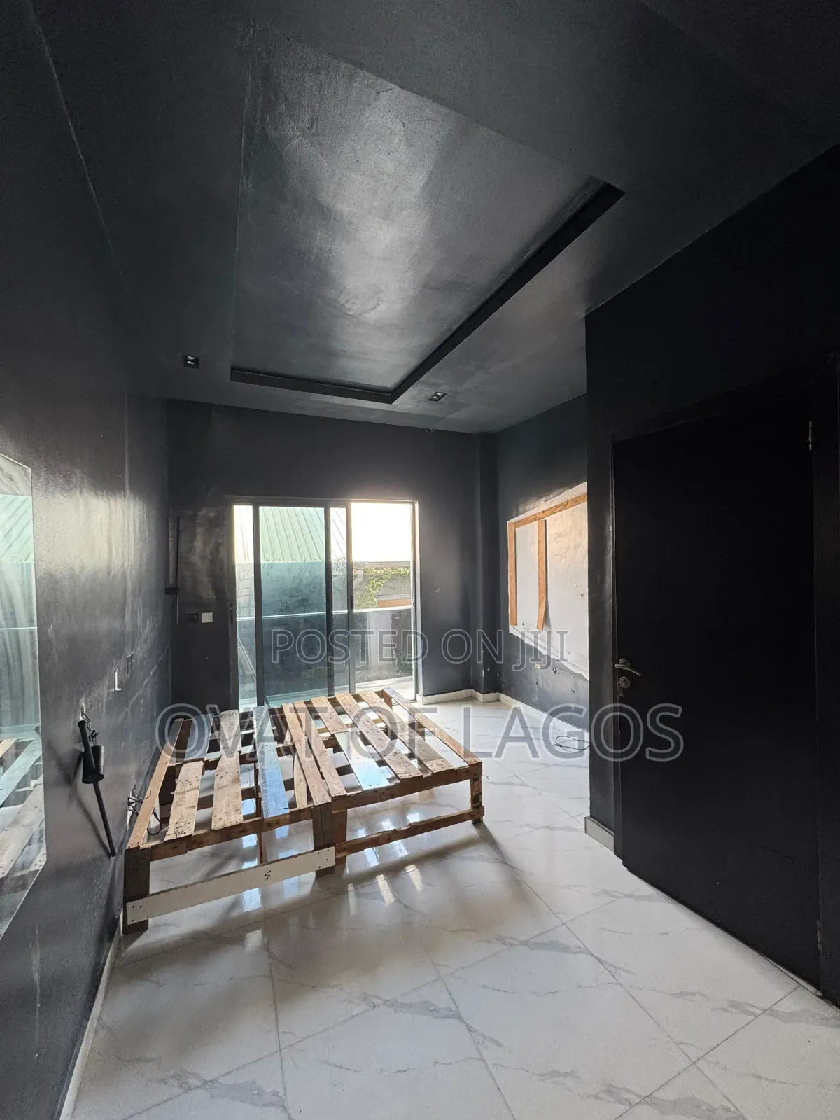 1bdrm Apartment in Lekki Phase 1 for rent