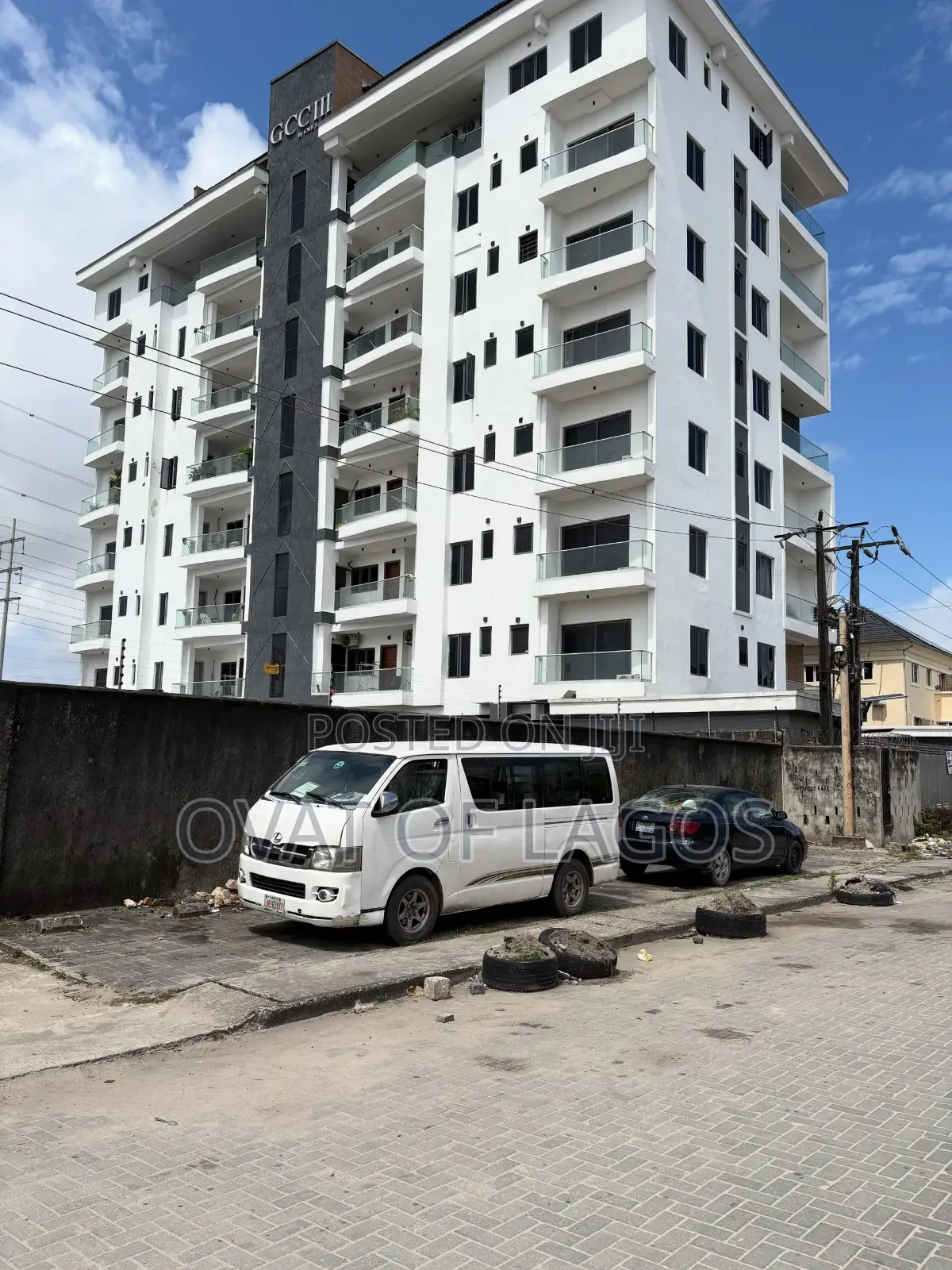 3bdrm Apartment in Lekki Phase 1 for rent