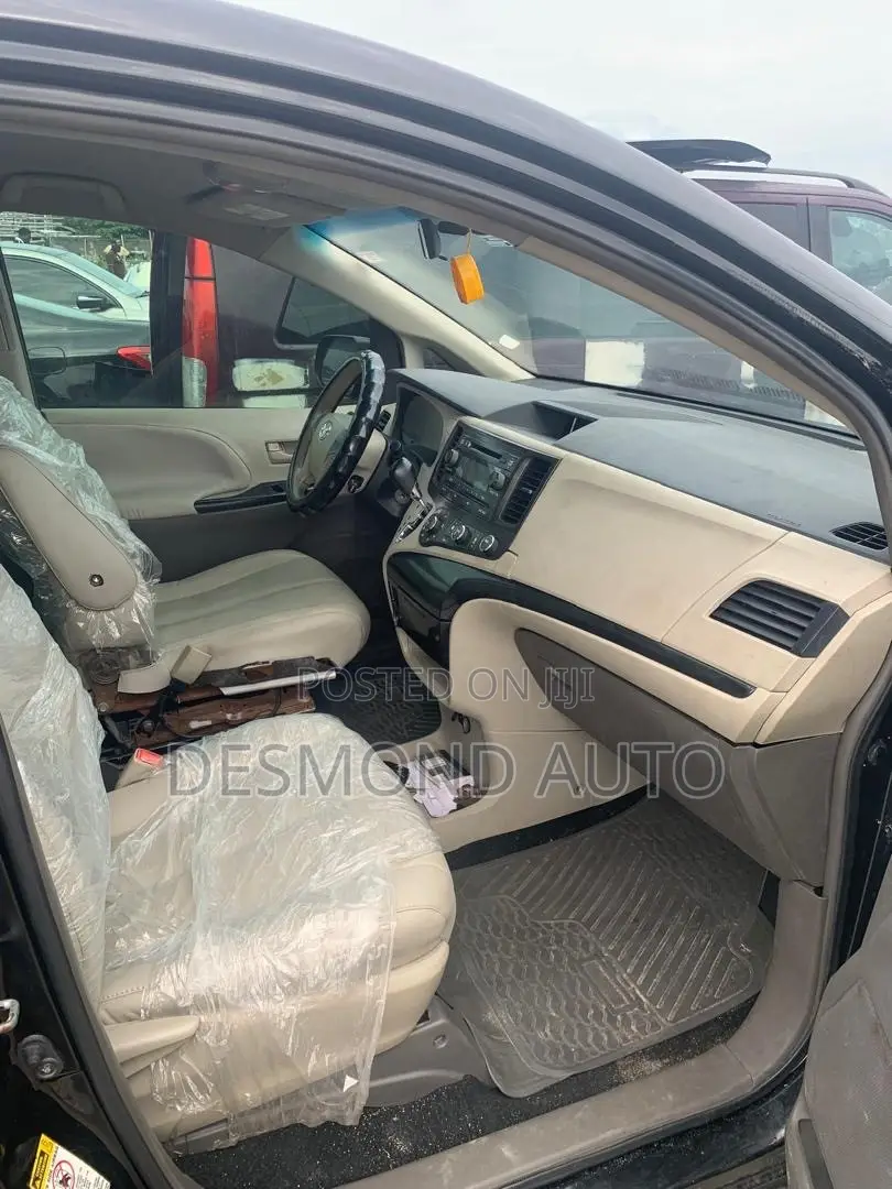 Toyota Sienta 1.5 FWD 2011 Black