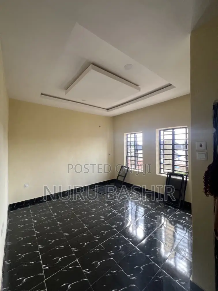 3bdrm Block of Flats in Elebu, Akala Express for rent