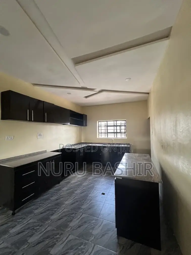 3bdrm Block of Flats in Elebu, Akala Express for rent