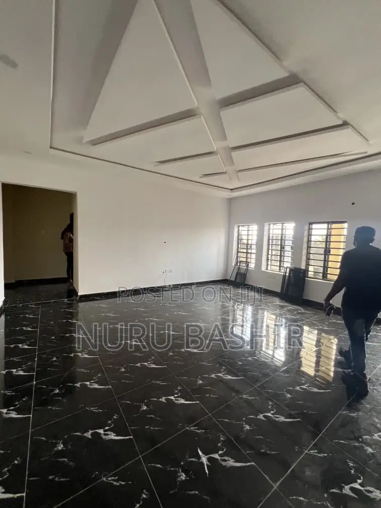 3bdrm Block of Flats in Elebu, Akala Express for rent