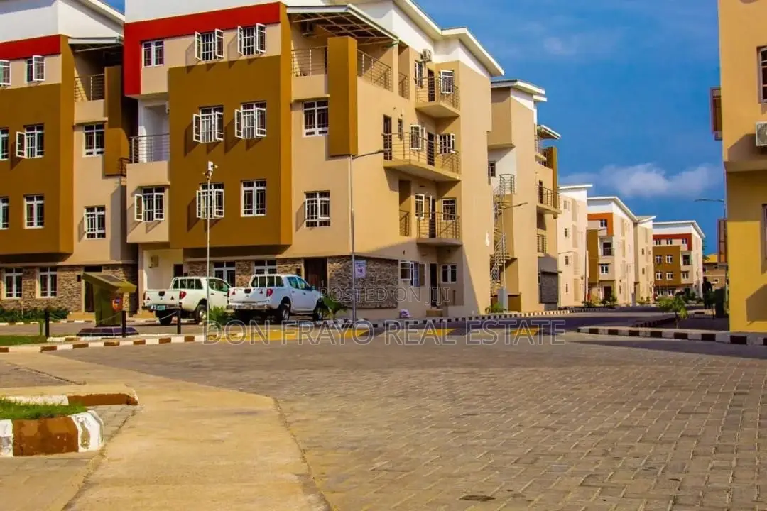 4bdrm Apartment in Lekki Phase 1 for sale