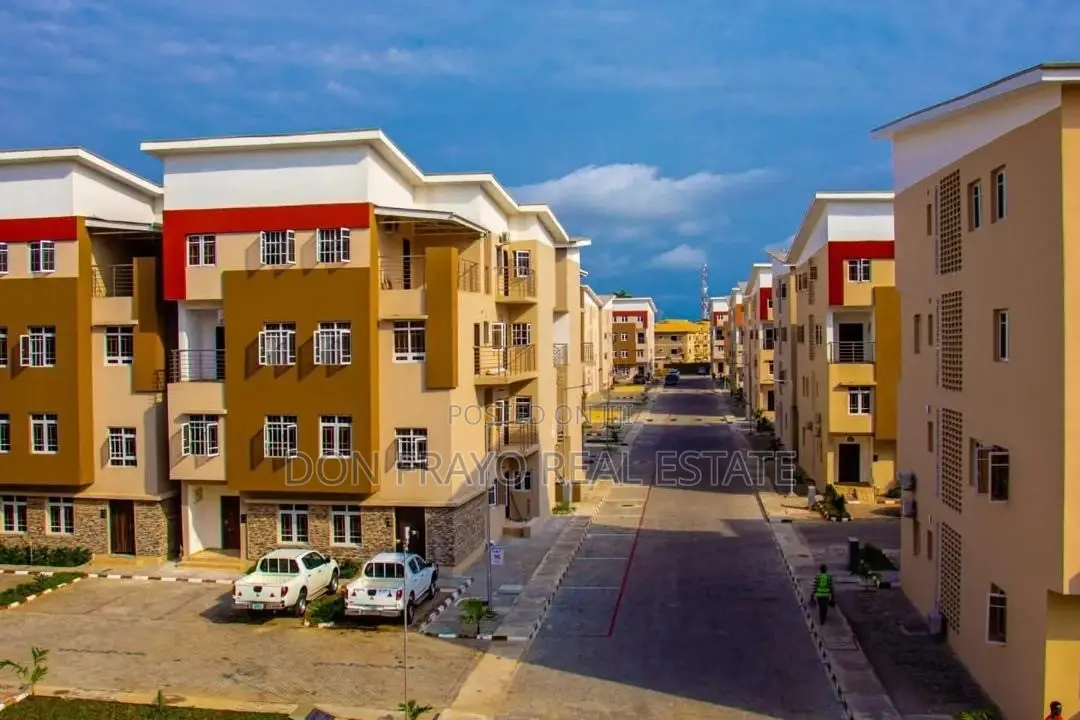 4bdrm Apartment in Lekki Phase 1 for sale