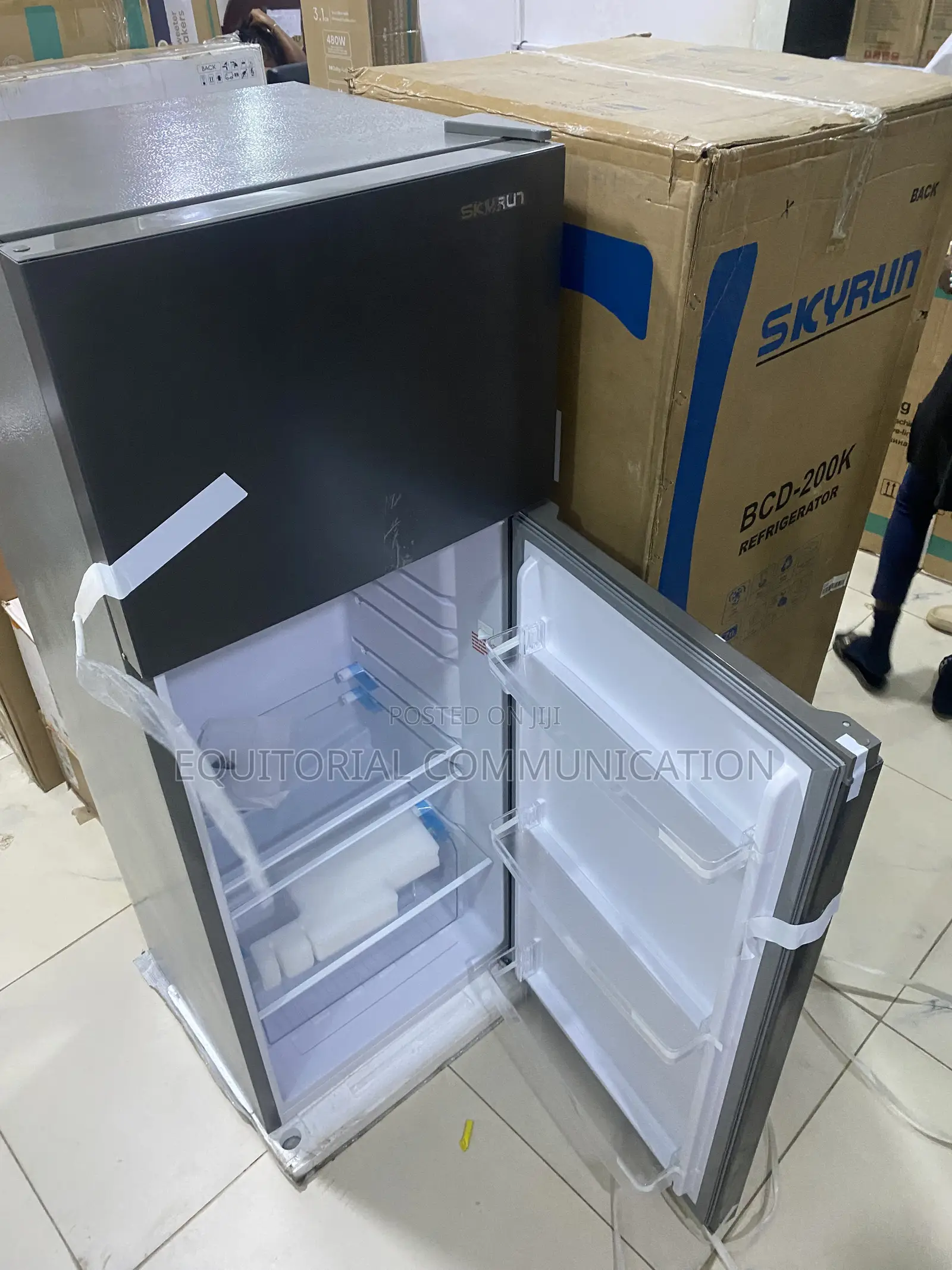 Skyrun BCD-200K Top Freezer Refrigerator for Apartments