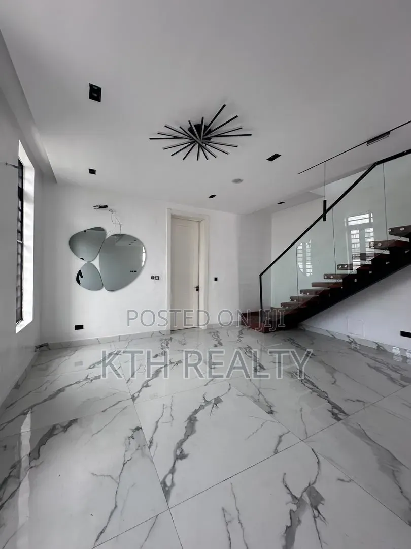 5bdrm Duplex in Lekki Phase 1 for sale