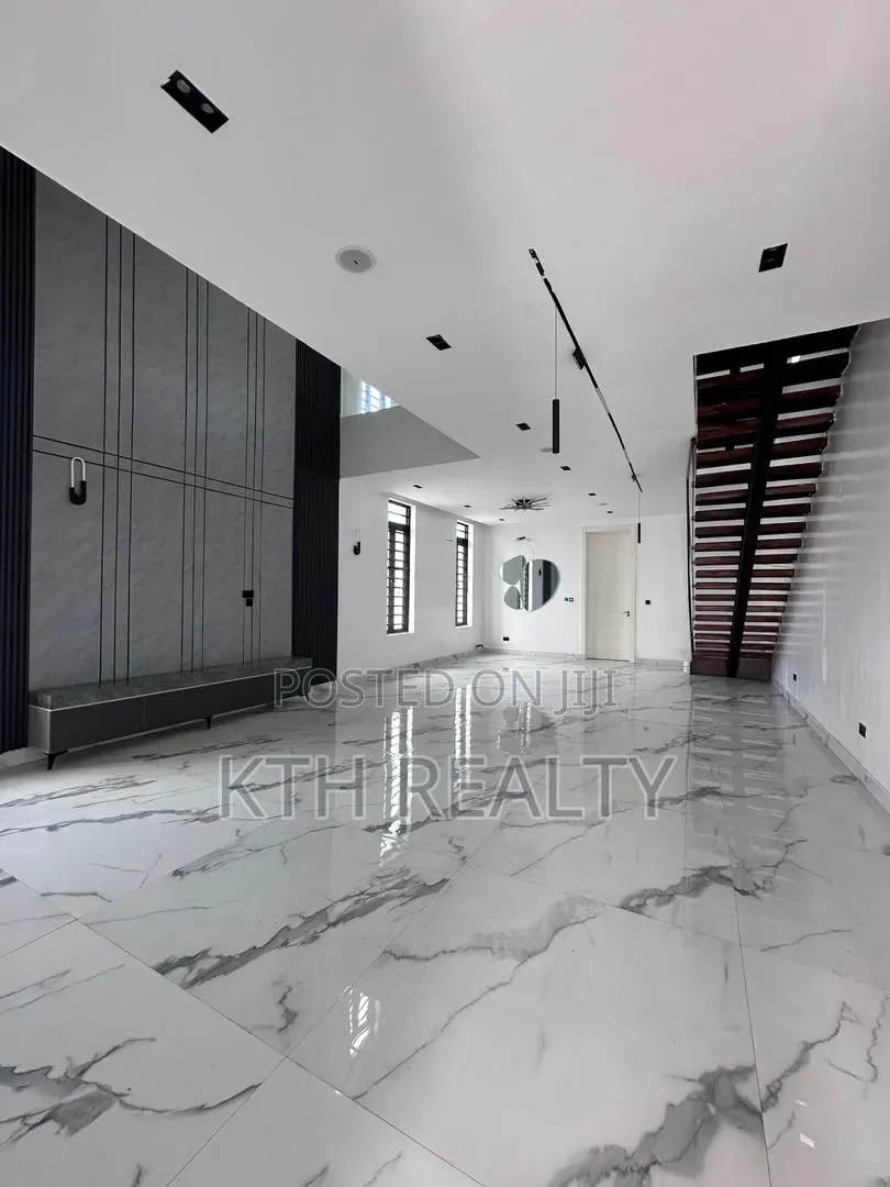 5bdrm Duplex in Lekki Phase 1 for sale