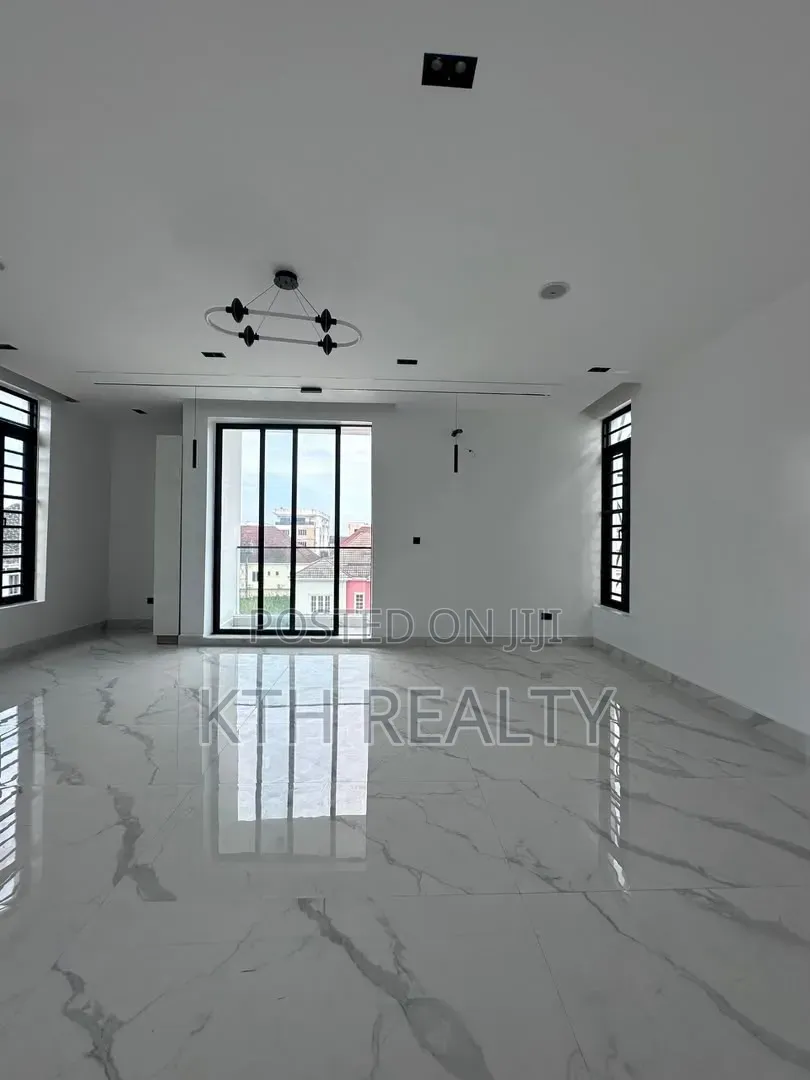 5bdrm Duplex in Lekki Phase 1 for sale