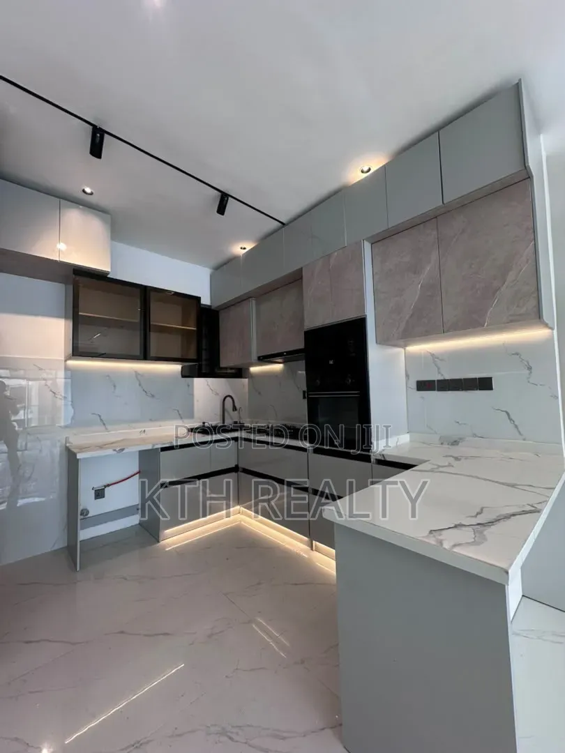 3bdrm Apartment in Lekki Phase 1 for sale