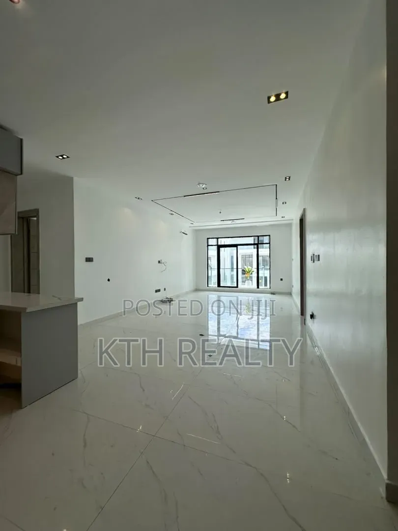 3bdrm Apartment in Lekki Phase 1 for sale