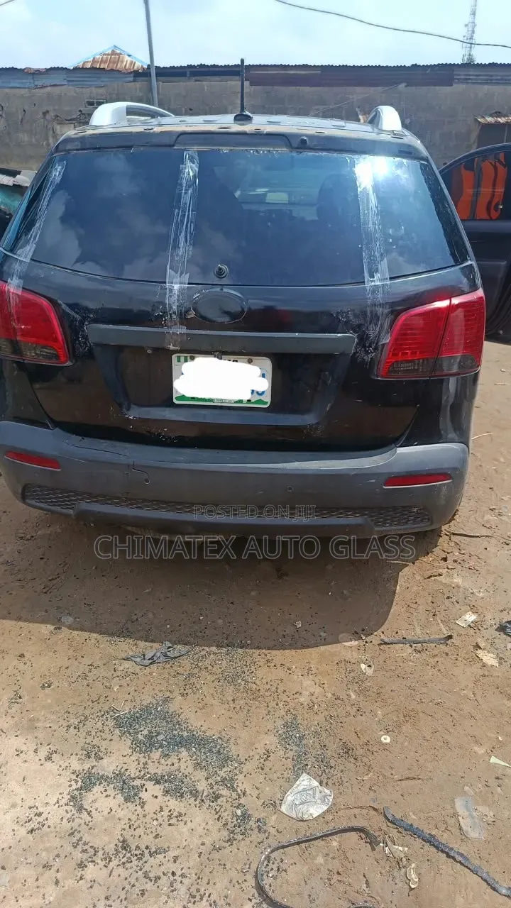 Kia Sorento 2012 Back Windscreen Glass Available & Installed at Chimatex