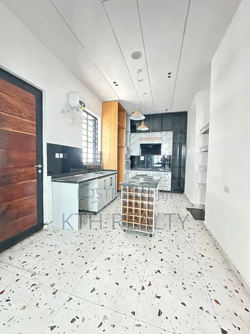 5bdrm Duplex in Orchid, Lekki Phase 2 for sale
