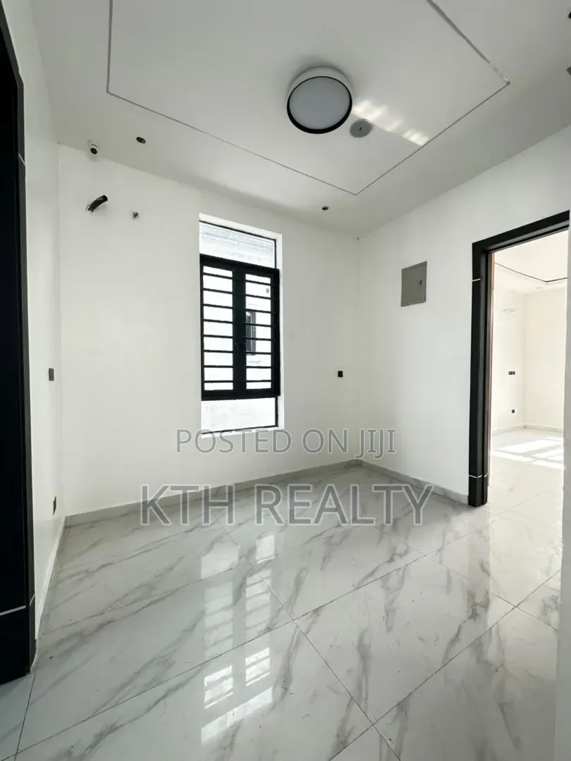5bdrm Duplex in Orchid, Lekki Phase 2 for sale