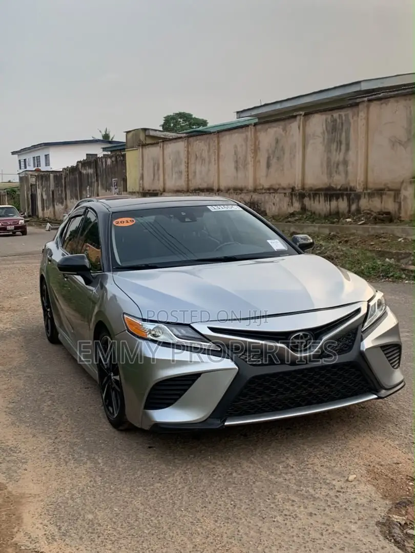 Toyota Camry XSE (2.5L 4cyl 8A) 2019 Silver