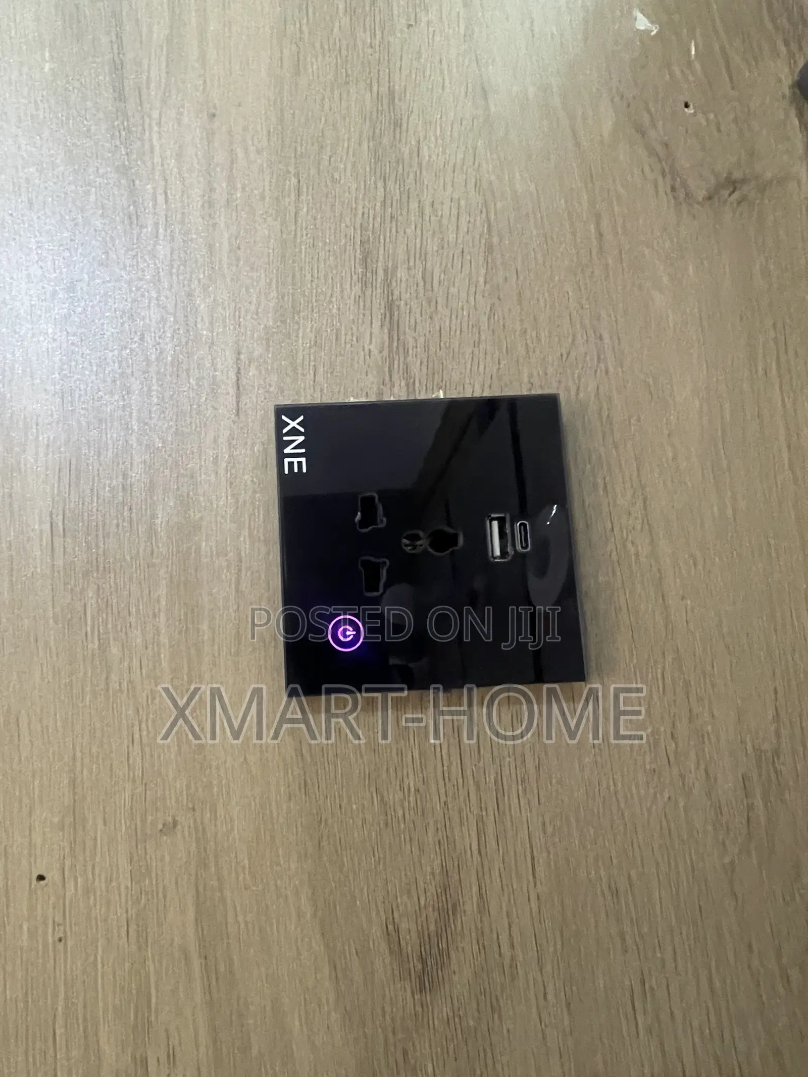 Single Smart Socket ( Black & White)