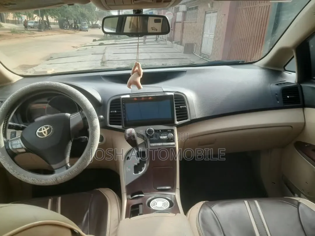 Toyota Venza 2010 White