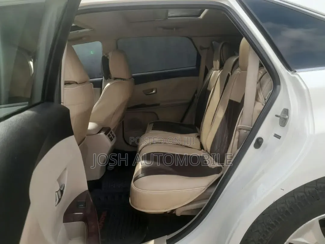 Toyota Venza 2010 White