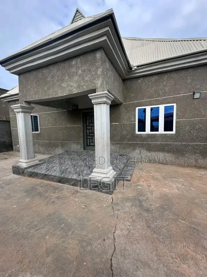 3bdrm Bungalow in Minna for sale