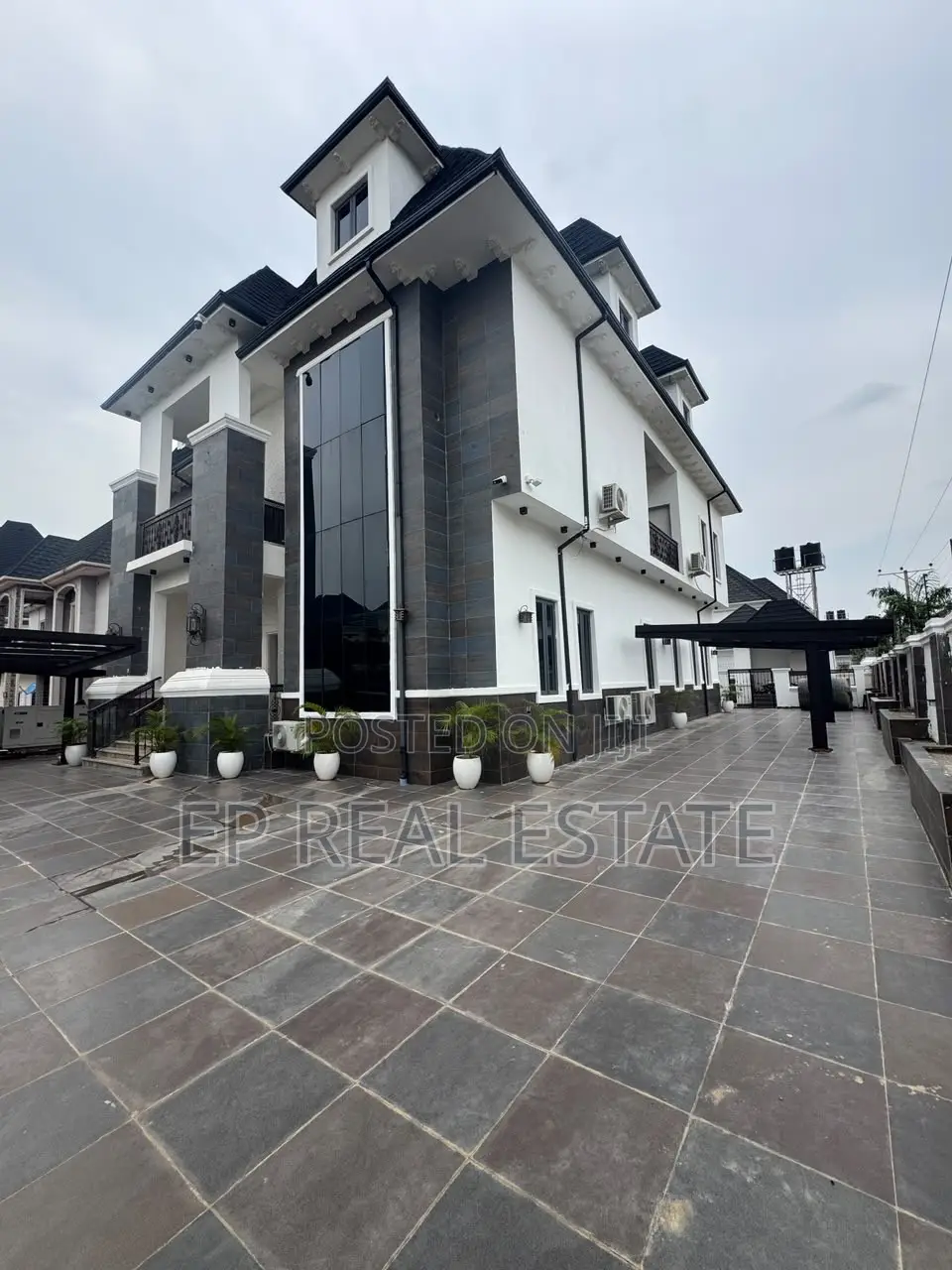 6bdrm Duplex in Karsana for sale