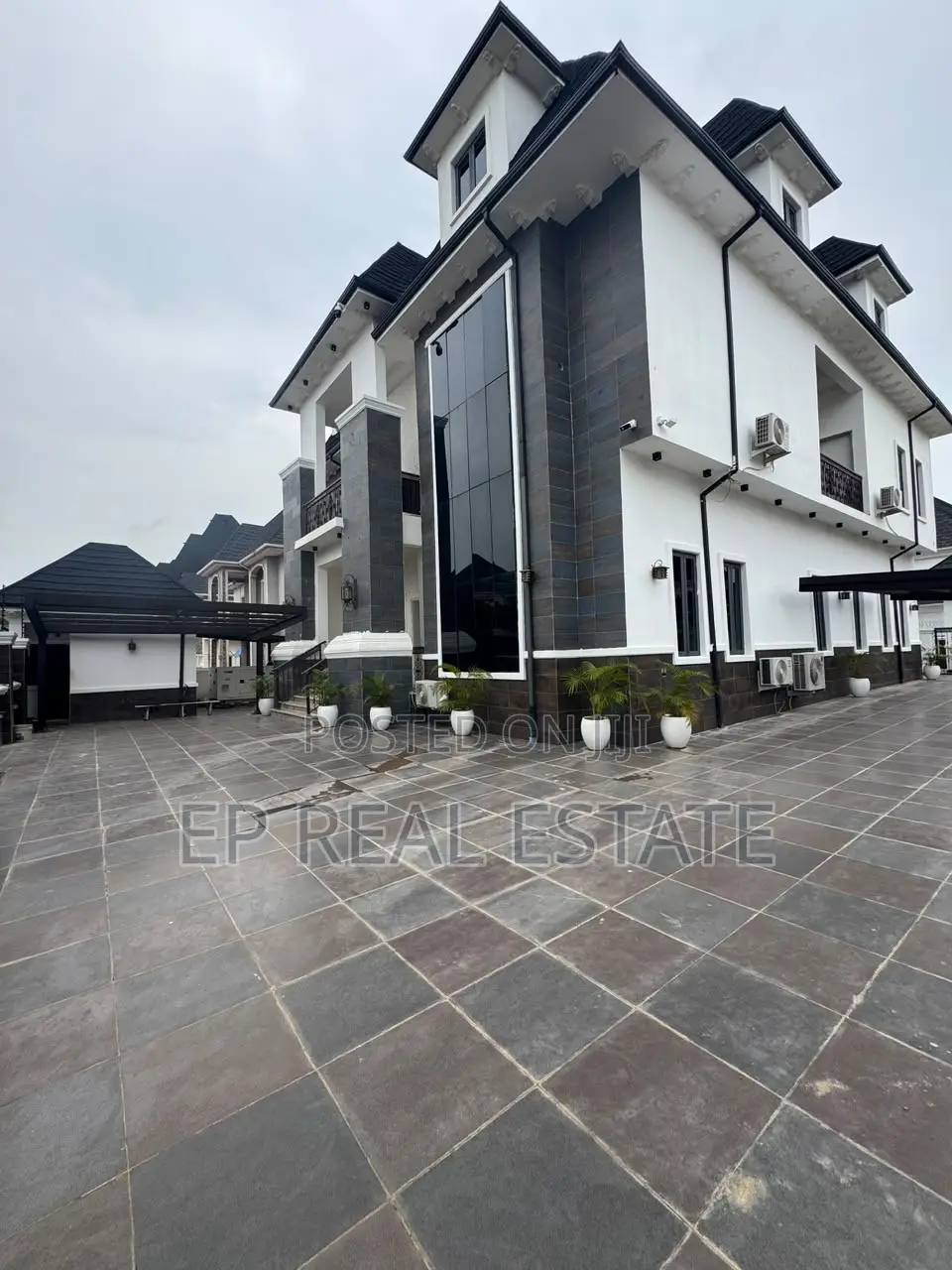 6bdrm Duplex in Karsana for sale