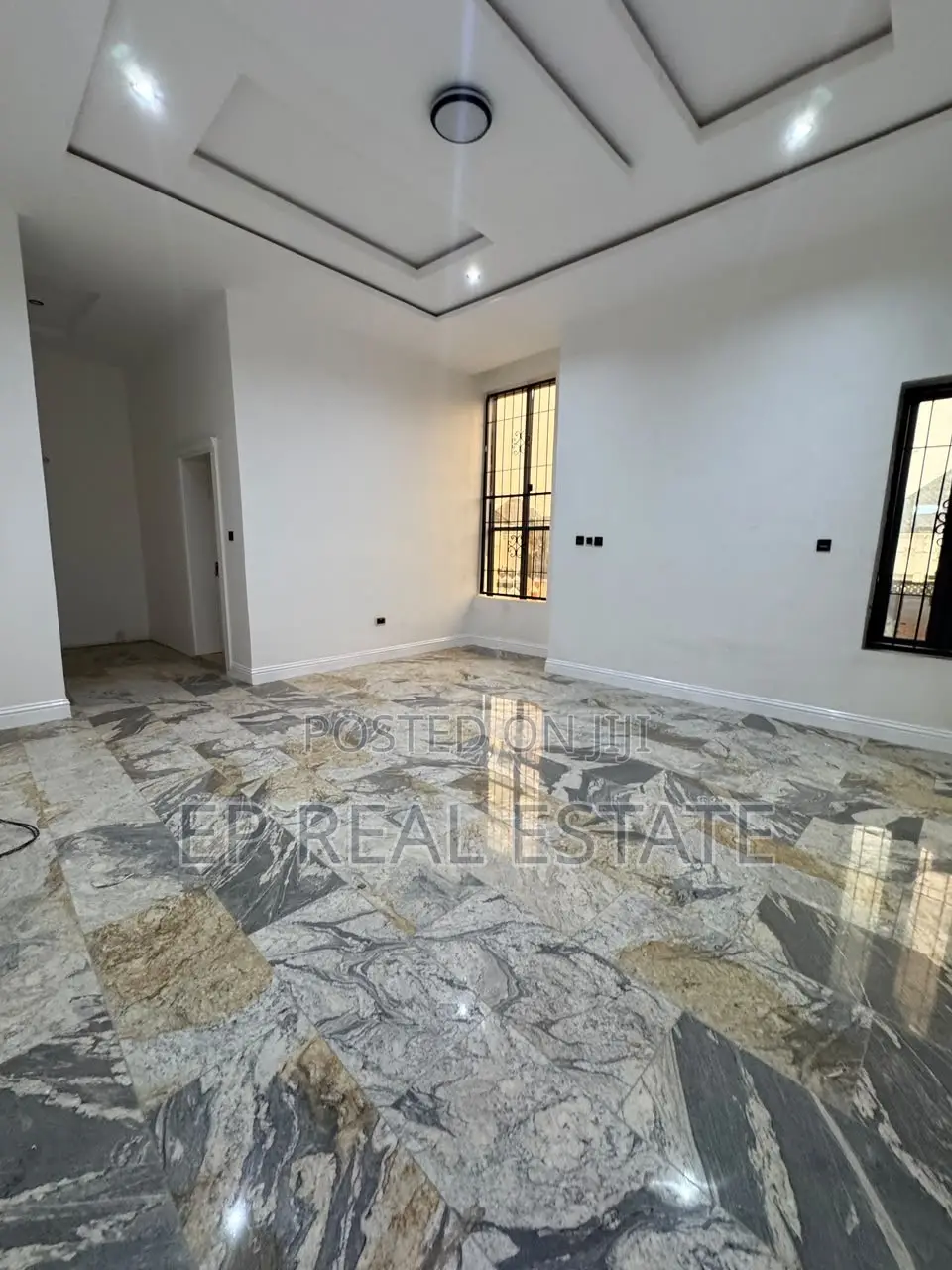 6bdrm Duplex in Karsana for sale