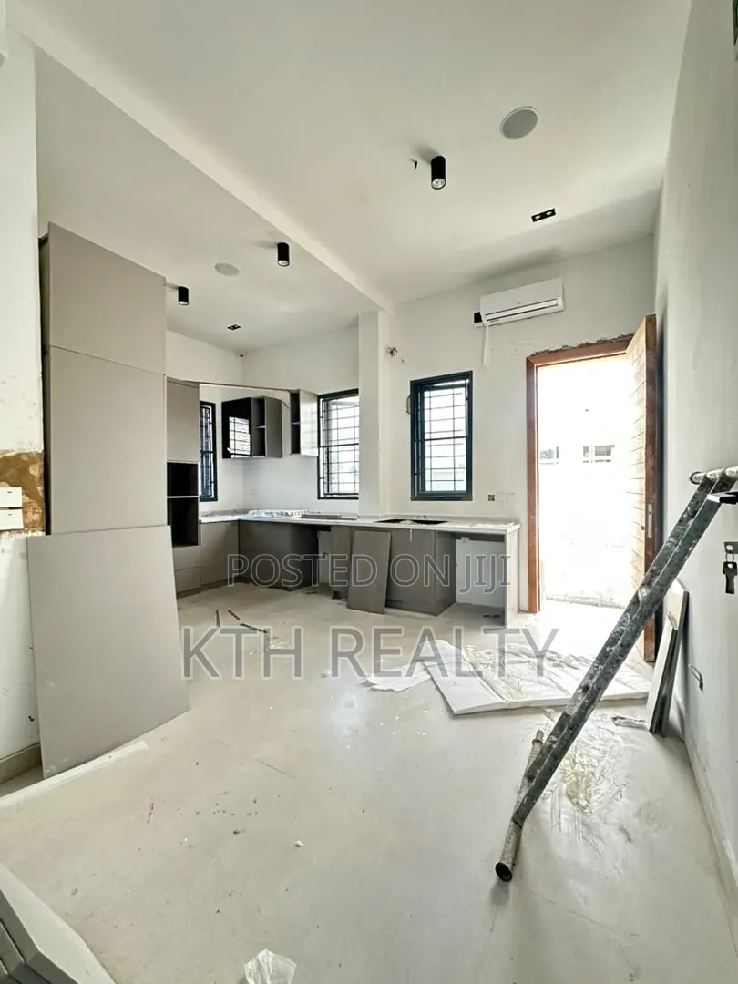 5bdrm Duplex in Lekki Phase 1 for sale