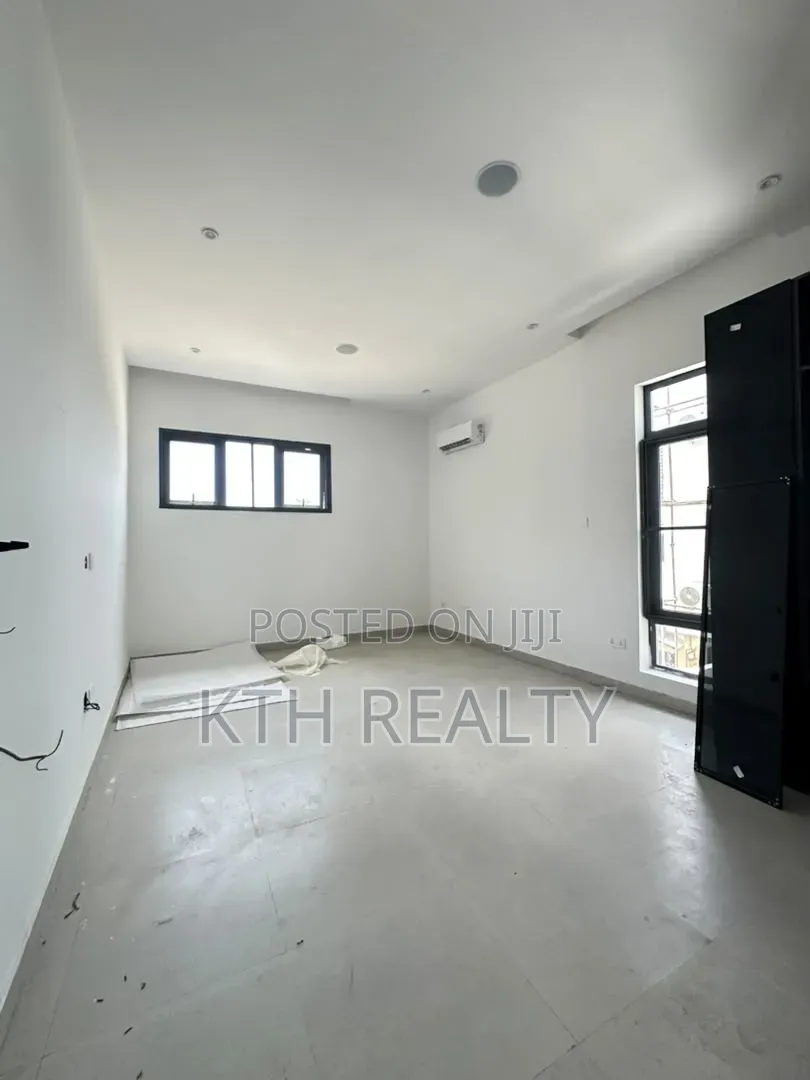 5bdrm Duplex in Lekki Phase 1 for sale