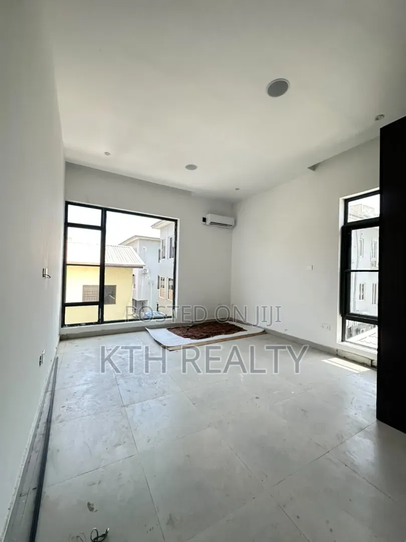 5bdrm Duplex in Lekki Phase 1 for sale