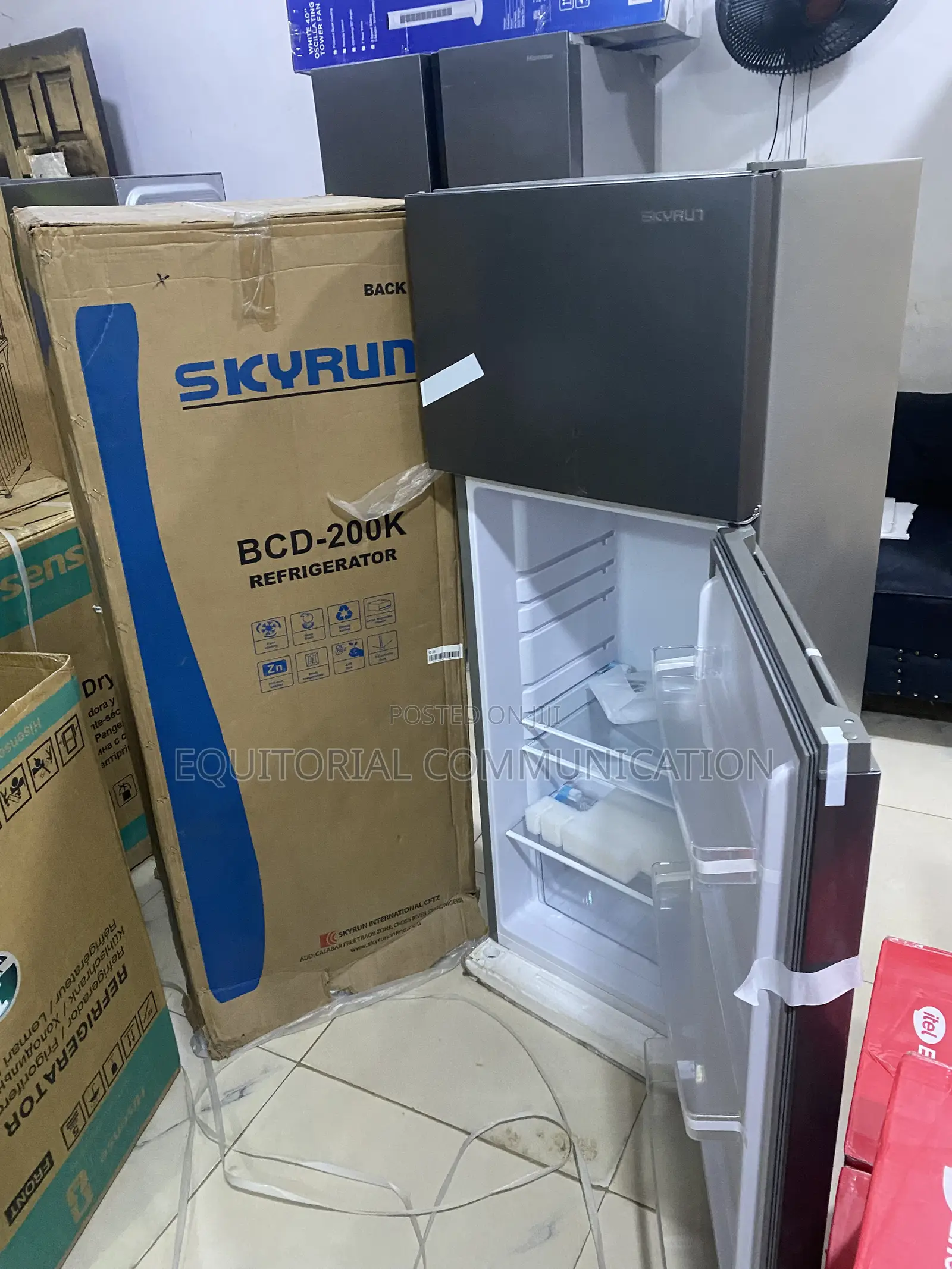 Skyrun 200L BCD-200K Refrigerator With Upper Freezer Section
