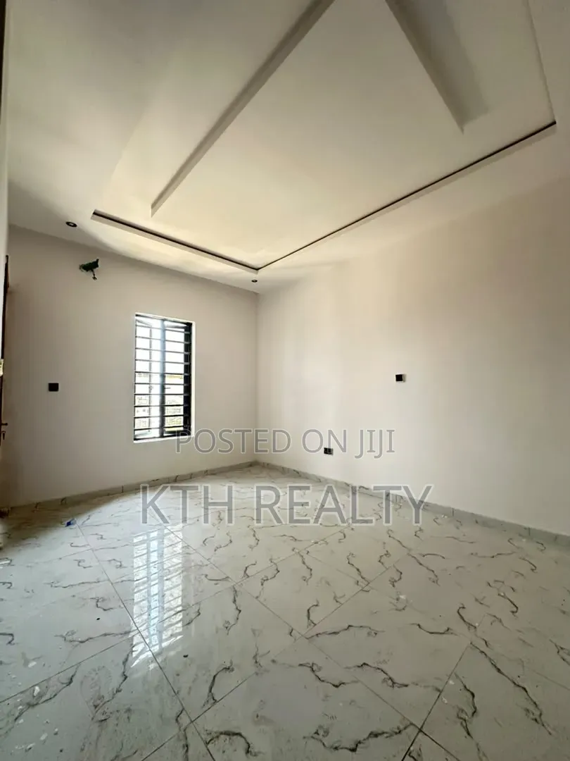 3bdrm Penthouse in Ikate for sale
