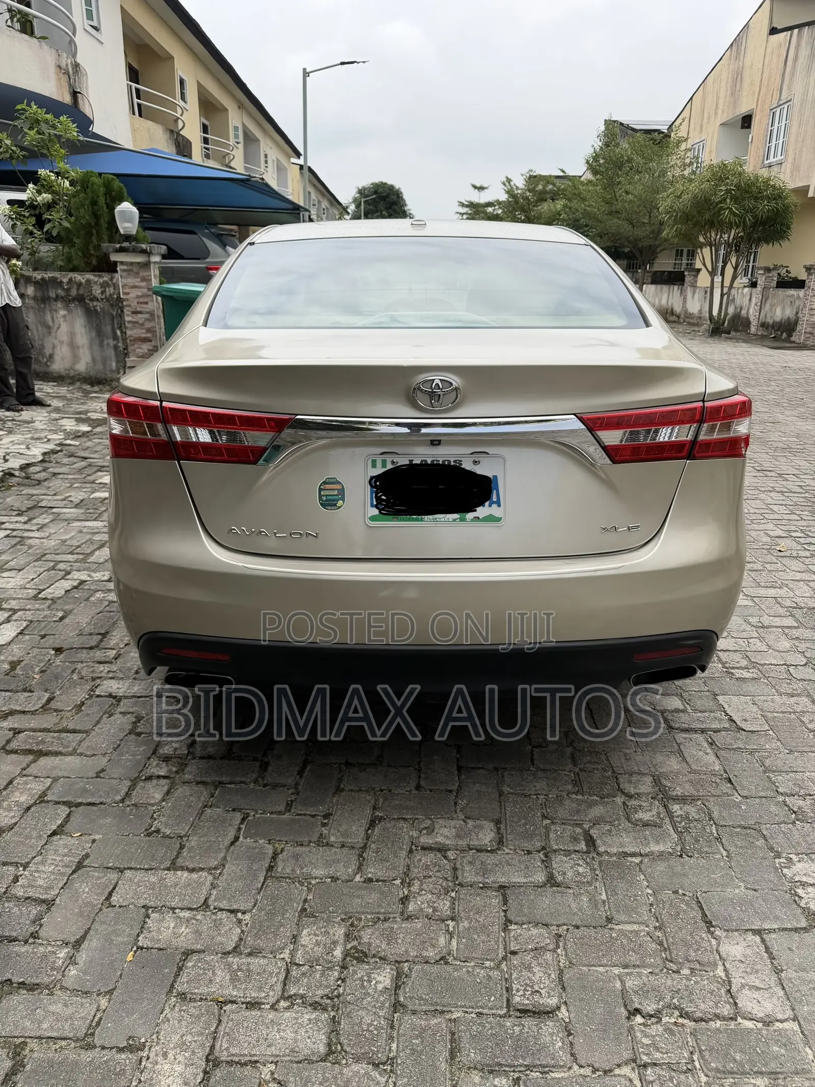 Toyota Avalon XLE 4dr Sedan (3.5L 6cyl 6A) 2015 Gold