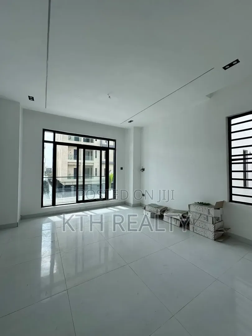 2bdrm Apartment in Lekki Phase 1 for sale