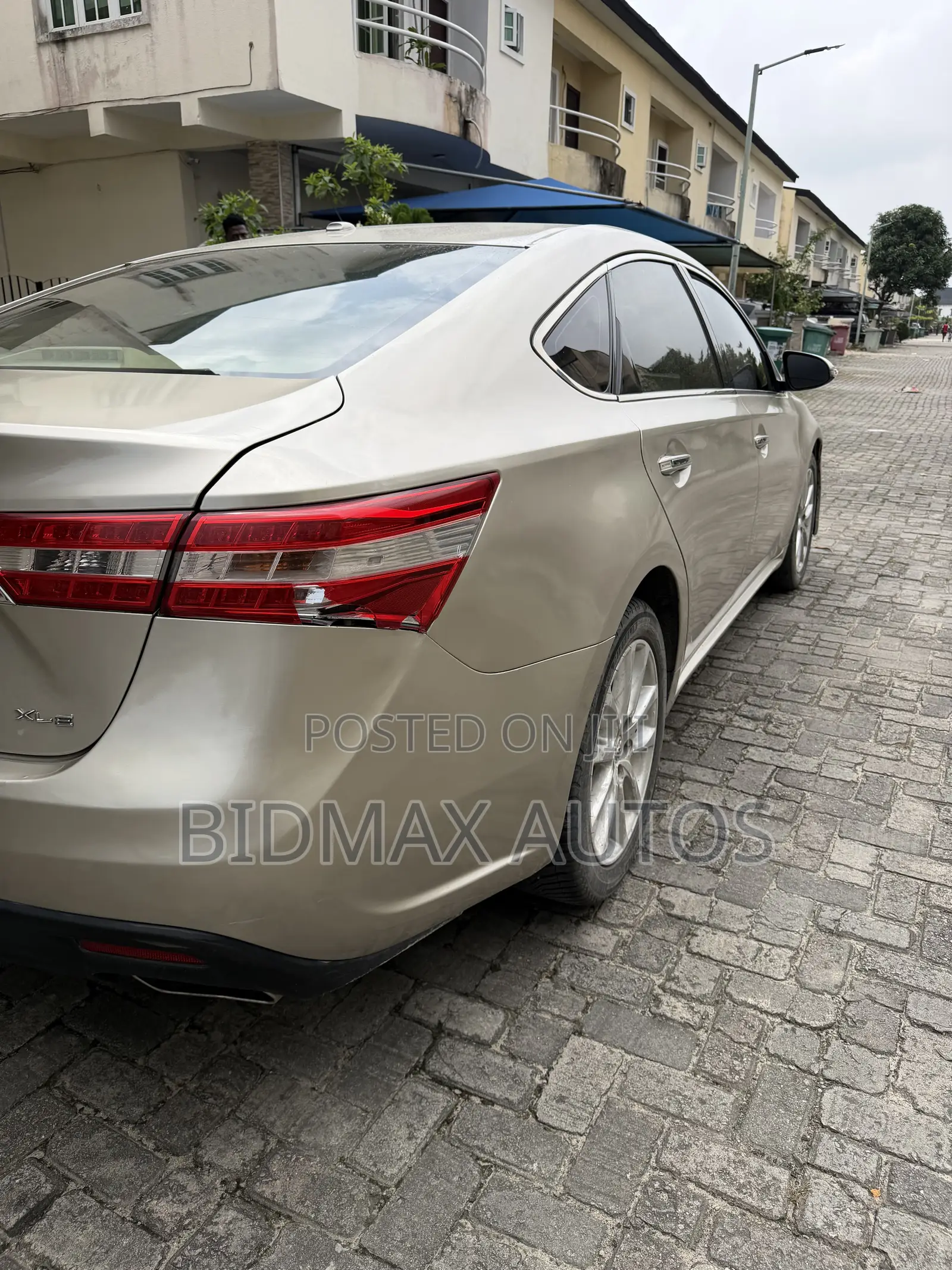 Toyota Avalon XLE 4dr Sedan (3.5L 6cyl 6A) 2015 Gold