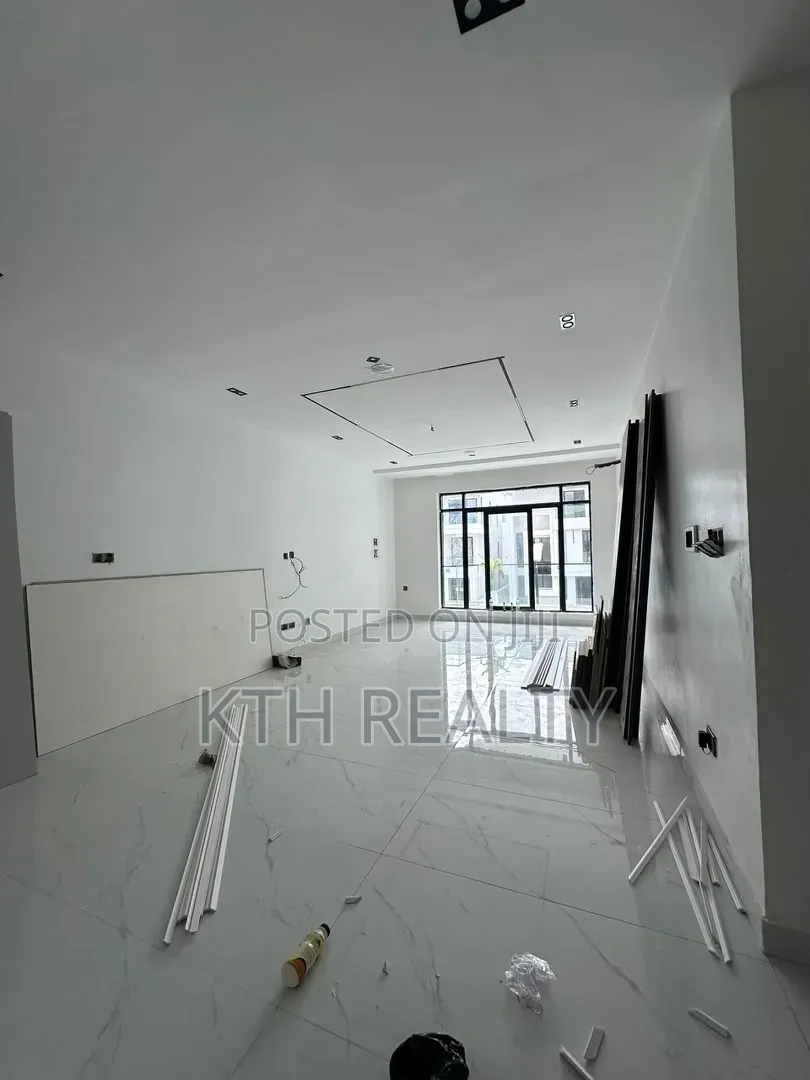 2bdrm Apartment in Lekki Phase 1 for sale