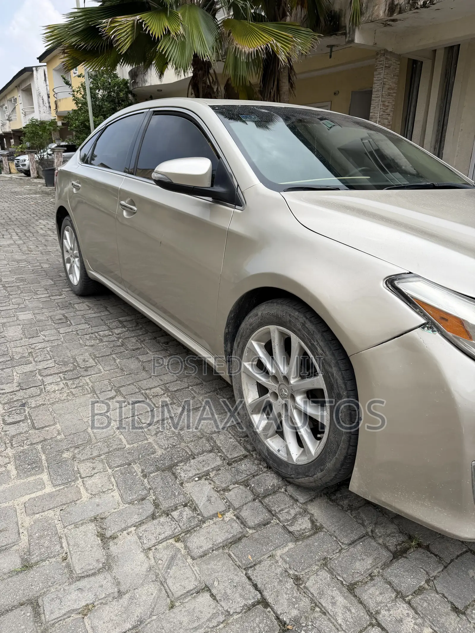 Toyota Avalon XLE 4dr Sedan (3.5L 6cyl 6A) 2015 Gold