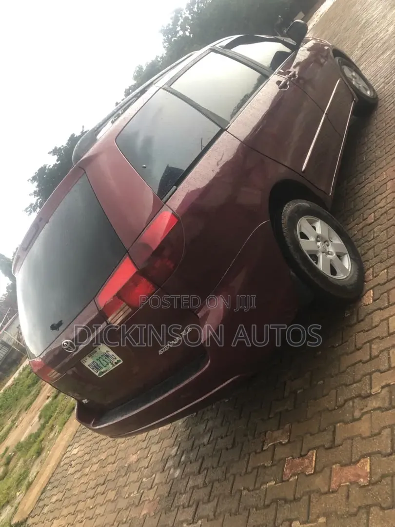 Toyota Sienna 2005 Red